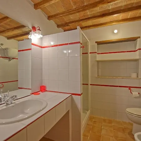 Radi Sleeps 7 Apartment *